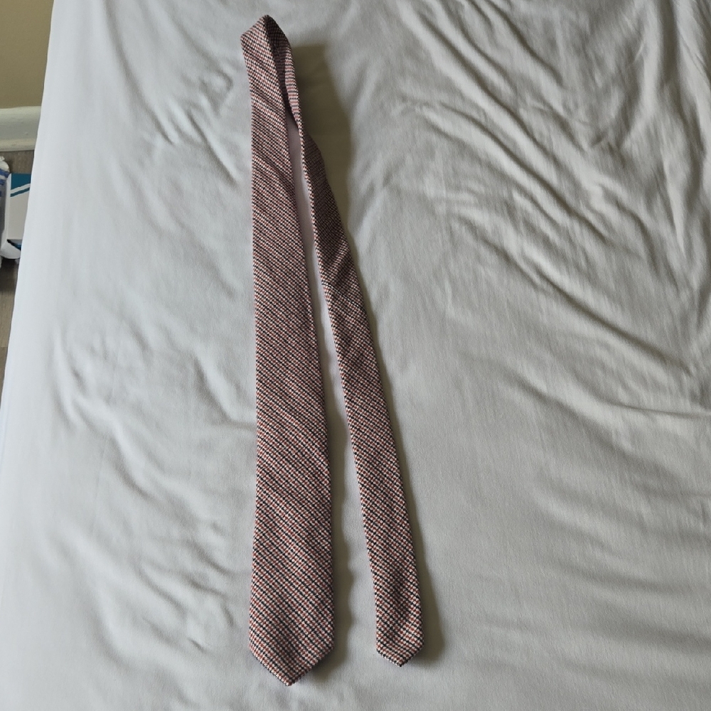 Elegant Red and Black Patterned Men's Tie